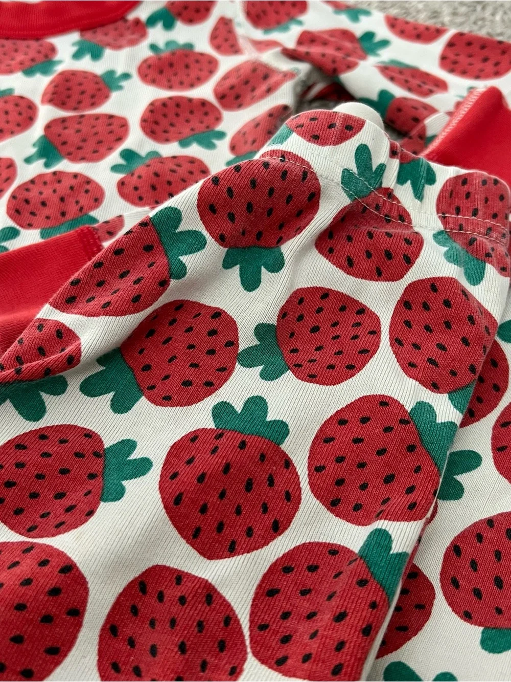Hanna Andersson Red Strawberry Print Kids Pajama Set Size 8